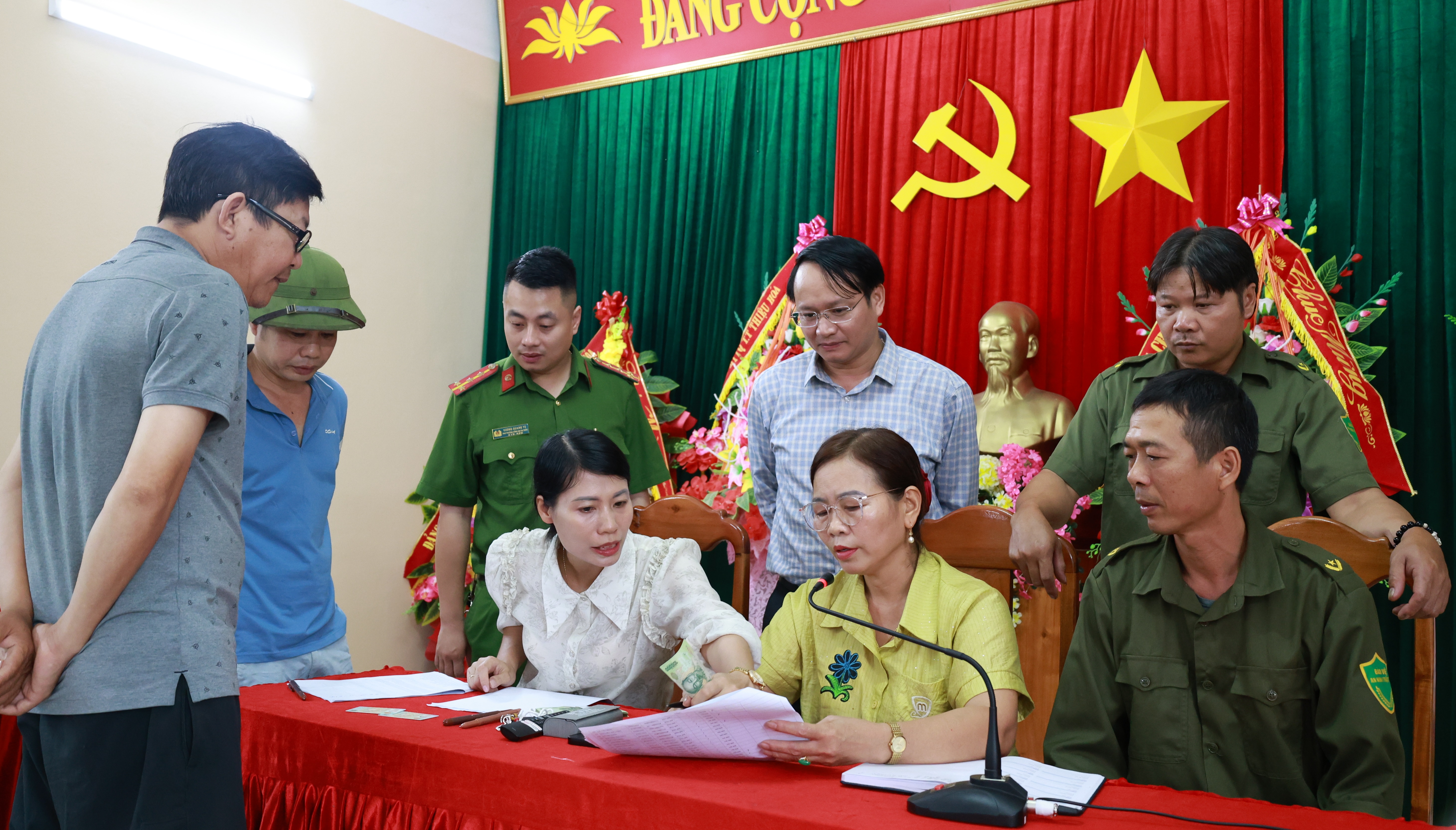 Anh-tin-bai